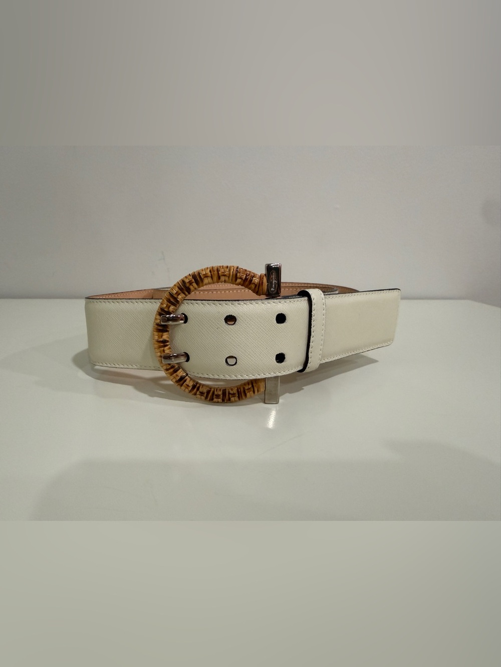 Salvatore Ferragamo White Leather Belt with Bamboo-Style Round Buckle